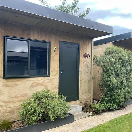 Mountains Edge Cabins Monowai Экстерьер фото