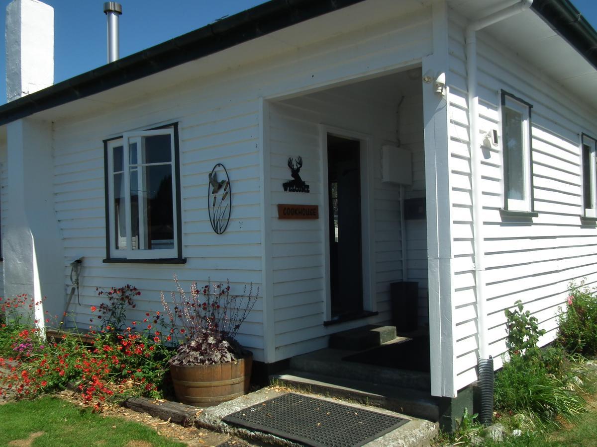 Mountains Edge Cabins Monowai Экстерьер фото