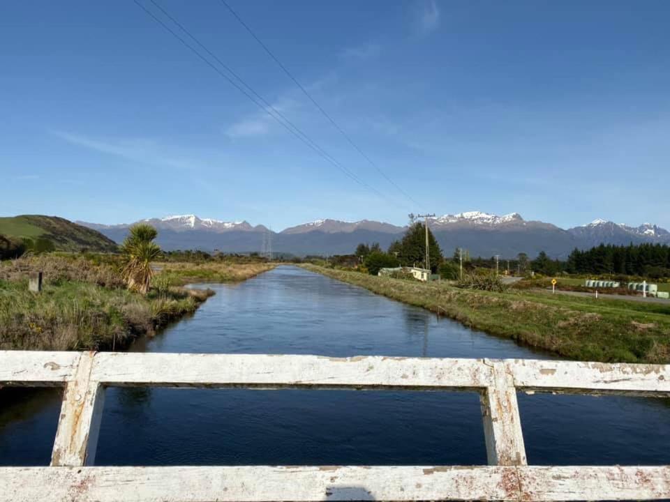 Mountains Edge Cabins Monowai Экстерьер фото