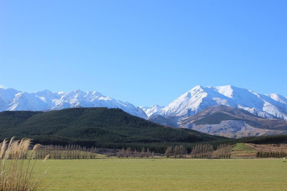 Mountains Edge Cabins Monowai Экстерьер фото